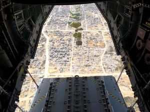 Militer Spanyol Jatuhkan Paket Bantuan untuk Gaza dari Udara