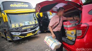 Mudik Lebih Awal di Terminal Pondok Pinang Mulai Terasa