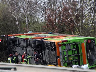 Penampakan Bus Terbalik di Jerman yang Tewaskan 5 Penumpang
