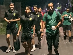 Penggawa Persebaya Penuhi Nazar Jalan Kaki ke Hotel Usai Kandaskan Arema FC
