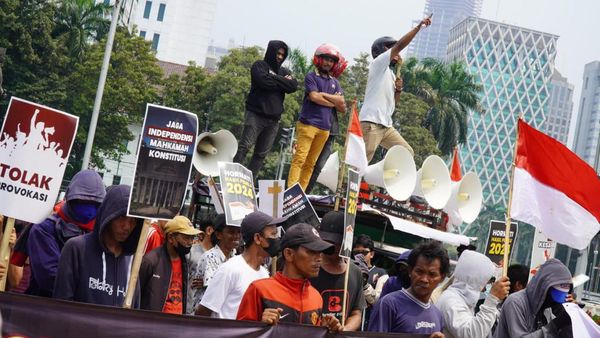 Potret Unjuk Rasa soal Jaga Independensi MK di Patung Kuda