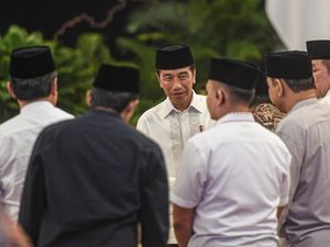 Menerka Efek Positif dan Negatif bagi Jokowi Bila Jadi Ketum PSI Menerka Efek Positif dan Negatif bagi Jokowi Bila Jadi Ketum PSI