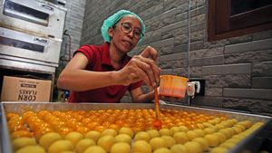 Melihat Kesibukan Home Industry Kue Kering Jelang Lebaran