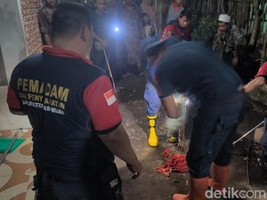 Mata Remaja Pasuruan Kena Sembur Bisa Kobra di Rumahnya Mata Remaja Pasuruan Kena Sembur Bisa Kobra di Rumahnya