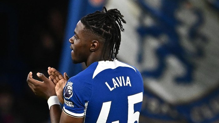LONDON, ENGLAND - DECEMBER 27: Roméo Lavia of Chelsea during the Premier League match between Chelsea FC and Crystal Palace at Stamford Bridge on December 27, 2023 in London, United Kingdom. (Photo by Sebastian Frej/MB Media/Getty Images)