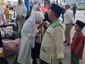 Suasana Haru Sambut Kepulangan Santri ke Bali Jelang Lebaran