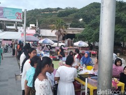 Berburu Takjil Seusai Misa Kamis Putih di Labuan Bajo