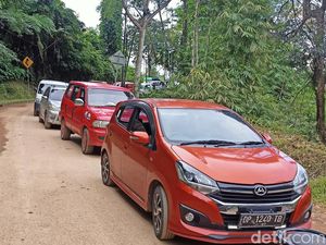 Poros Palopo-Toraja di Wara Barat Macet 2 Km Imbas Proyek Pelebaran Jalan Poros Palopo-Toraja di Wara Barat Macet 2 Km Imbas Proyek Pelebaran Jalan