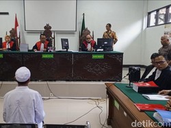 Teriakan Ampun Amel Berbalas Hantaman Stik Golf Sang Ayah