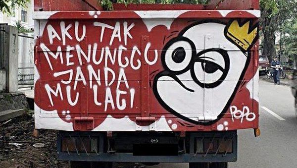 Tulisan Lucu di Belakang Truk, Mana Tahu Jumpa Saat Mudik