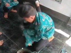 Viral Dua Siswa MI di Lombok Timur Adu Jotos hingga Berdarah-darah