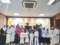 Sido Muncul Salurkan Rp 200 Juta untuk 1.000 Anak Yatim Jakarta