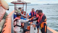 Bakamla RI Bersama Tim SAR Gabungan Cari ABK Kapal Terjatuh di Kei Besar