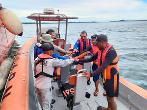Bakamla RI Bersama Tim SAR Gabungan Cari ABK Kapal Terjatuh di Kei Besar Bakamla RI Bersama Tim SAR Gabungan Cari ABK Kapal Terjatuh di Kei Besar