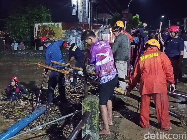 Potret Banjir Bandang Rendam Permukiman di Palopo Akibat Sungai Meluap