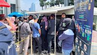 Potret Ramainya Penukaran Uang Baru buat Lebaran!