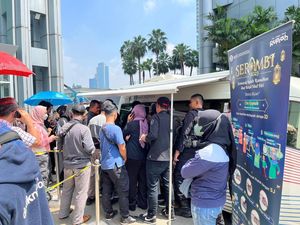 Potret Ramainya Penukaran Uang Baru buat Lebaran!