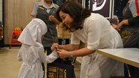 Berkahnya Berbagi Makanan Gratis Saat Ramadan