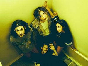 AMAMA Jadi Album Ketiga Crumb: Antara Puisi dan Musik Tradisional Malaysia-India AMAMA Jadi Album Ketiga Crumb: Antara Puisi dan Musik Tradisional Malaysia-India