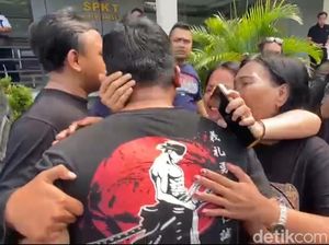 Driver Taksi Online Penodong Wanita Ditangkap, Ibunya Menangis Driver Taksi Online Penodong Wanita Ditangkap, Ibunya Menangis
