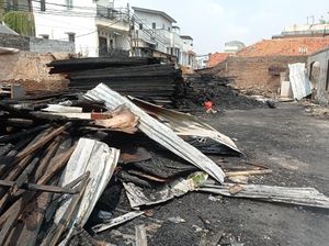 Kesaksian Warga Dengar Ledakan Saat Kebakaran di Jalan KS Tubun Jakbar Kesaksian Warga Dengar Ledakan Saat Kebakaran di Jalan KS Tubun Jakbar