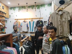 Pura-pura Jadi Pembeli, Komplotan Maling Gasak HP-Celana di Toko Baju Depok