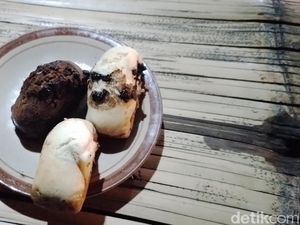 Mengurai Dingin Perjalanan Mudik dengan Kue Balok di Nagreg