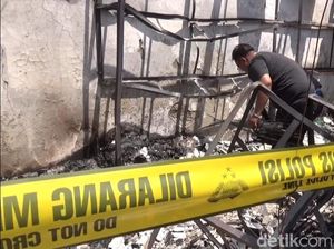 Dagangan Rizky di Pasar Cipunagara Tak Tersisa, Ludes Dilalap Api Dagangan Rizky di Pasar Cipunagara Tak Tersisa, Ludes Dilalap Api