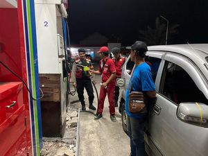 Polisi Warning SPBU di Probolinggo Tak Curangi Pembeli Saat Mudik Lebaran Polisi Warning SPBU di Probolinggo Tak Curangi Pembeli Saat Mudik Lebaran
