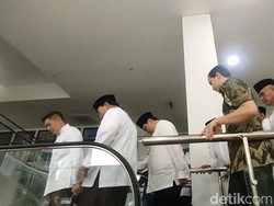 Prabowo Hadiri Acara Bukber di Markas Golkar, Disambut Airlangga