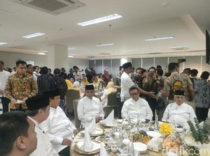 Prabowo Semeja dengan Akbar Tandjung-Agung Laksono di Acara Bukber Golkar Prabowo Semeja dengan Akbar Tandjung-Agung Laksono di Acara Bukber Golkar