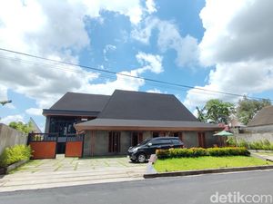 Ganjar Kini Jadi Warga Sleman, Ikut Jemaah Tarawih di Masjid Kampung Ganjar Kini Jadi Warga Sleman, Ikut Jemaah Tarawih di Masjid Kampung