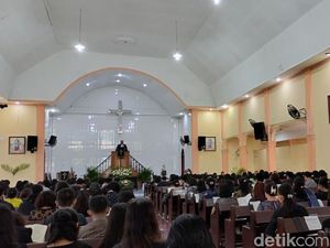 Suasana Khidmat Ibadah Jumat Agung di Gereja HKBP Tegal Rejo Medan