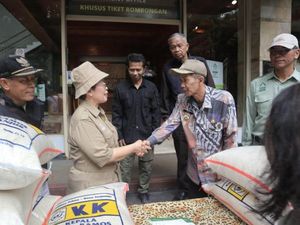 Jelang Lebaran, Taman Safari Bogor Bagi Beras ke Masjid-Musala di Cisarua