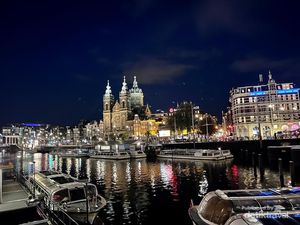 Menyusuri Kanal-kanal Amsterdam, Kota 165 Kanal dan 1.500 Jembatan