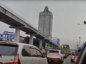 Masuk Jam Buka Puasa, Lalin Tol Dalam Kota Arah Semanggi Macet
