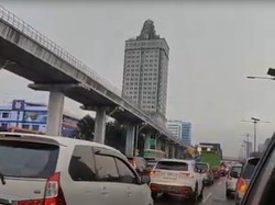 Masuk Jam Buka Puasa, Lalin Tol Dalam Kota Arah Semanggi Macet