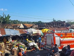 8 Lapak Pasar Waru Pamekasan Hangus Terbakar, Diduga Korsleting Listrik