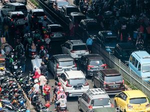 Dishub DKI Tindak Parkir Liar di Tanah Abang Bikin Macet Jelang Lebaran Dishub DKI Tindak Parkir Liar di Tanah Abang Bikin Macet Jelang Lebaran