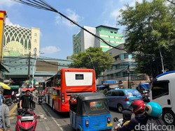Lalu Lintas Menuju Pasar Tanah Abang Macet Sabtu Jelang Siang Ini