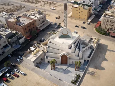 Wujud Masjid yang Atapnya Dibuat Seperti Berputar