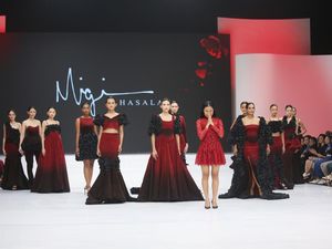 Desainer Migi Rihasalay Luncurkan Koleksi Baru di IFW 2024