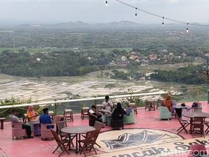 Ngabuburit di Puncak Saka Kulon Progo, Bonus Panorama dari Atas Awan Ngabuburit di Puncak Saka Kulon Progo, Bonus Panorama dari Atas Awan