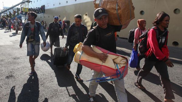 Pelabuhan Tanjung Perak Surabaya Mulai Dipadati Penumpang