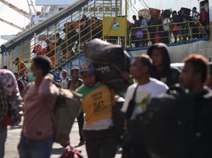 Puluhan Kapal Siaga Antisipasi Lonjakan Pemudik di Pelabuhan Tanjung Perak Puluhan Kapal Siaga Antisipasi Lonjakan Pemudik di Pelabuhan Tanjung Perak