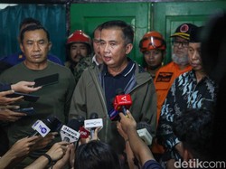 Ada Dapur Umum untuk Sahur Warga Mengungsi Akibat Ledakan Gudang Amunisi
