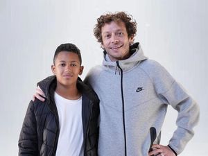 Ketika Pebalap Muda Indonesia Diberi Wejangan oleh Rossi Ketika Pebalap Muda Indonesia Diberi Wejangan oleh Rossi