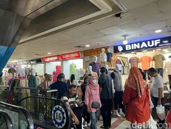 Cerita Warga Cikarang Rela Desak-desakan di Tanah Abang demi Baju Lebaran