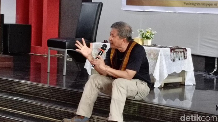 Rocky Gerung saat mengisi acara di Kupang, NTT.