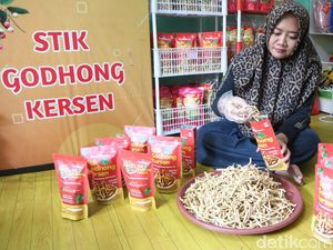 Uniknya Camilan Stik dari Daun Kersen di Kudus, Laris Saat Ramadan Uniknya Camilan Stik dari Daun Kersen di Kudus, Laris Saat Ramadan